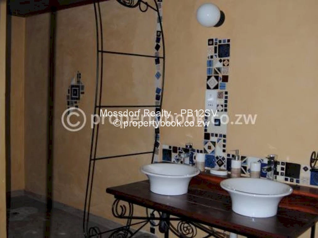 Townhouse/Cluster to Rent in Emerald Hill, Harare