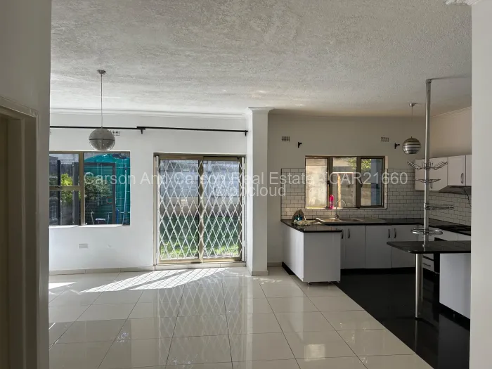 Townhouse/Complex/Cluster to Rent in Newlands, Harare