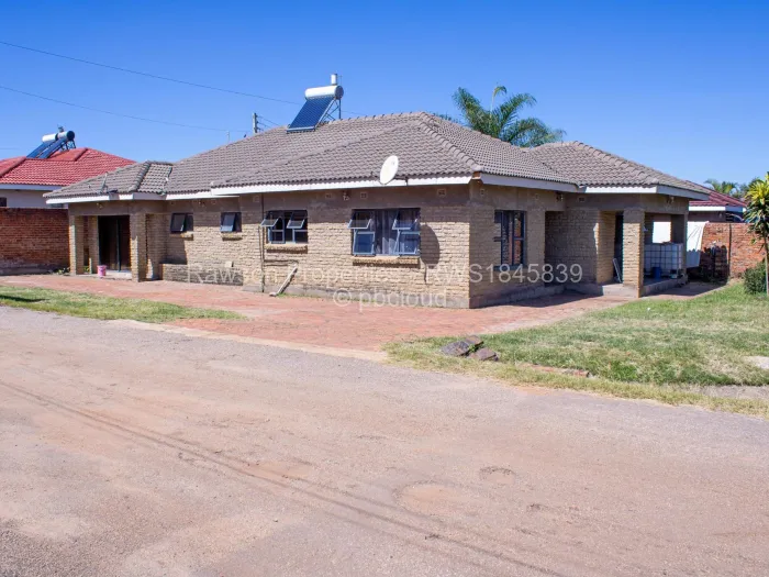 5 Bedroom House for Sale in Madokero Estates, Harare