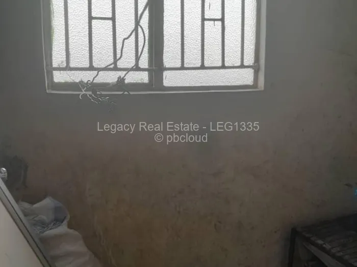6 Bedroom House for Sale in Chitungwiza, Chitungwiza