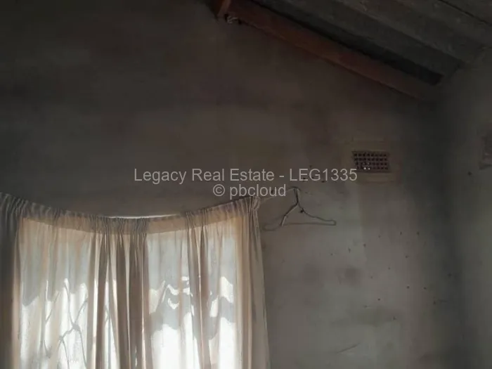 6 Bedroom House for Sale in Chitungwiza, Chitungwiza
