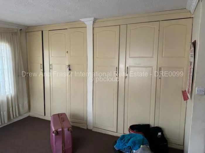 4 Bedroom House for Sale in Mainway Meadows, Harare