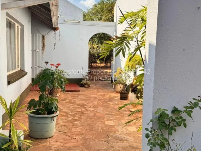 5 Bedroom House for Sale in Highlands, Harare