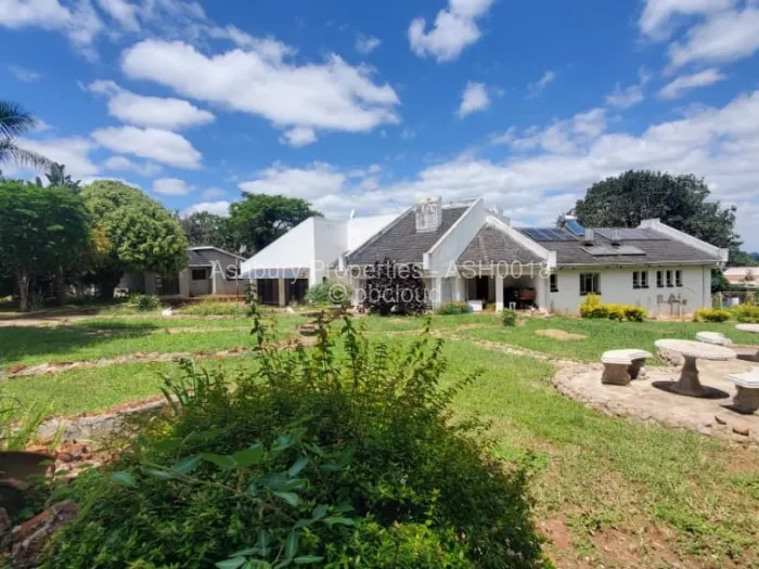 6 Bedroom House to Rent in Greystone Park