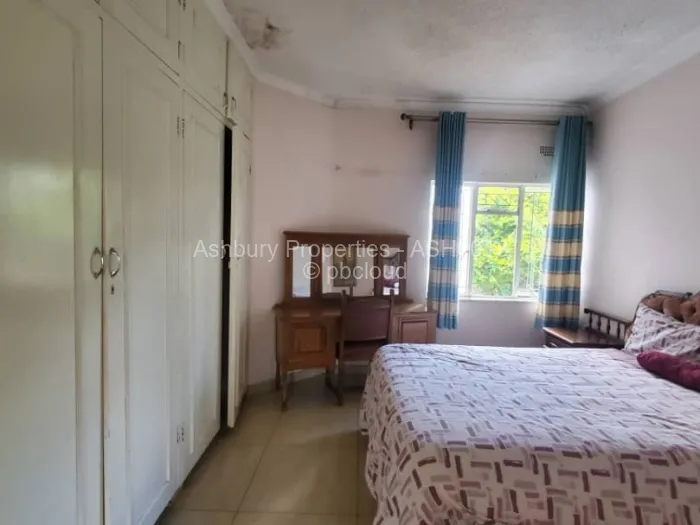 6 Bedroom House to Rent in Greystone Park