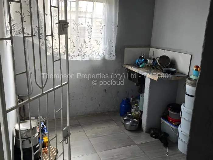 4 Bedroom House for Sale in Cowdray Park, Bulawayo