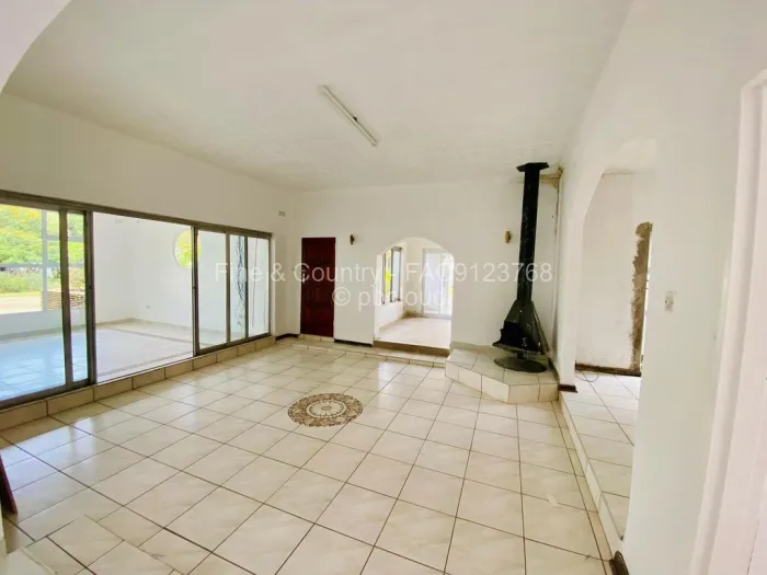 10 Bedroom House to Rent in Mount Pleasant