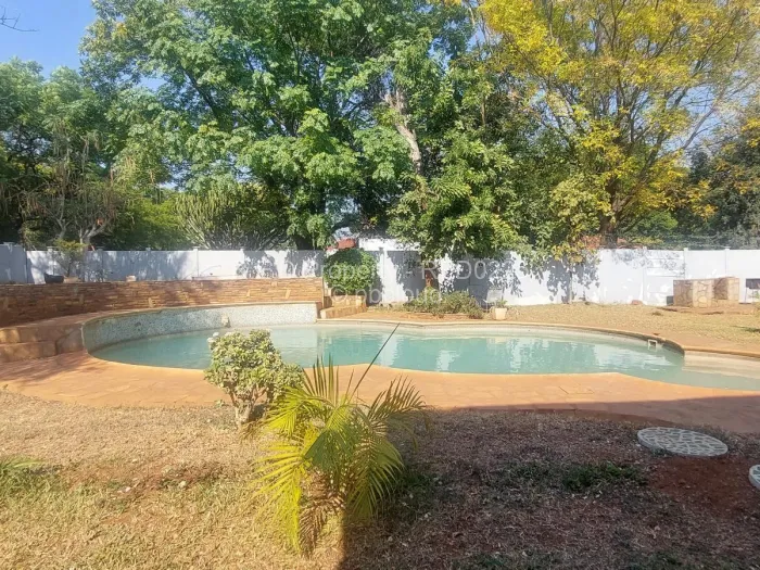 6 Bedroom House for Sale in Kumalo, Bulawayo