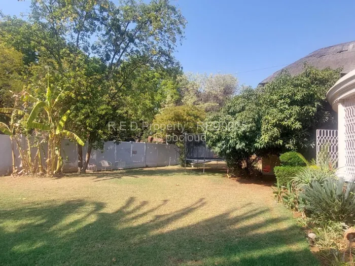 6 Bedroom House for Sale in Kumalo, Bulawayo