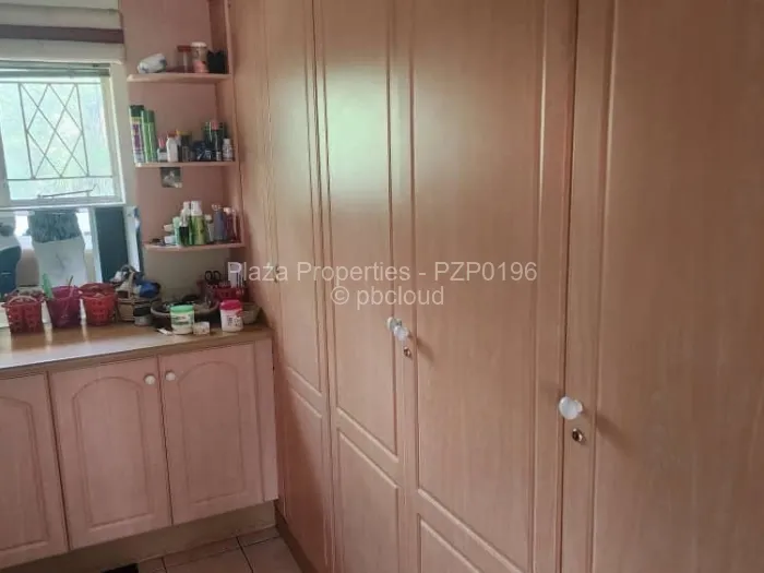 6 Bedroom House for Sale in Ballantyne Park, Harare