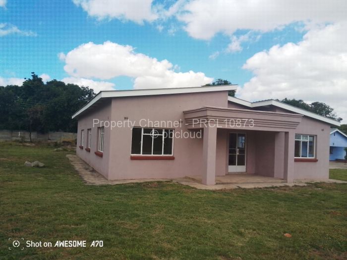 Townhouse/Cluster for Sale in Waterfalls, Harare