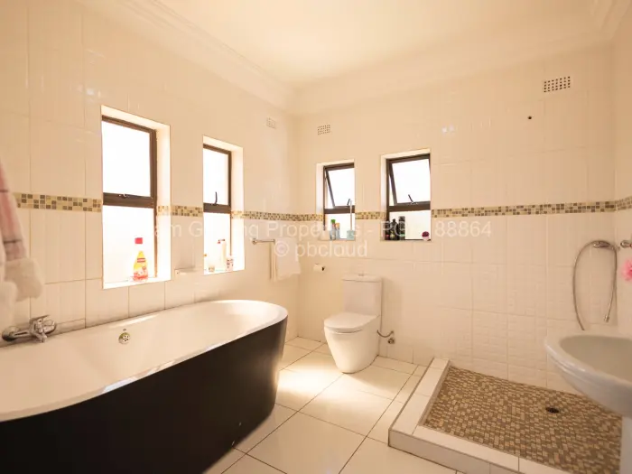 6 Bedroom House for Sale in Quinnington, Harare