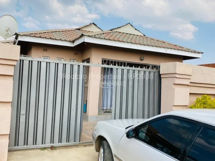 4 Bedroom House for Sale in Mufakose, Harare