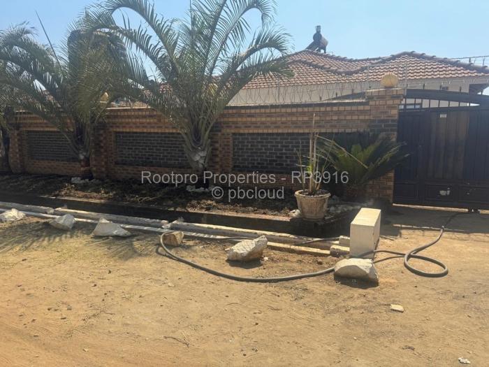 4 Bedroom House for Sale in Lenana Park, Harare