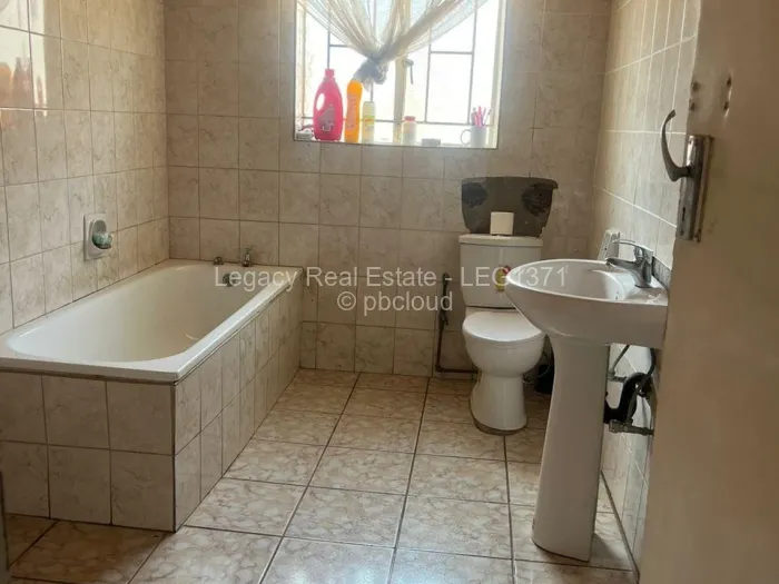 4 Bedroom House to Rent in Milton Park