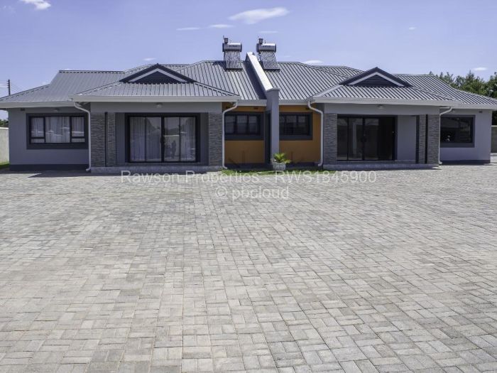 Townhouse/Cluster for Sale in Waterfalls, Harare