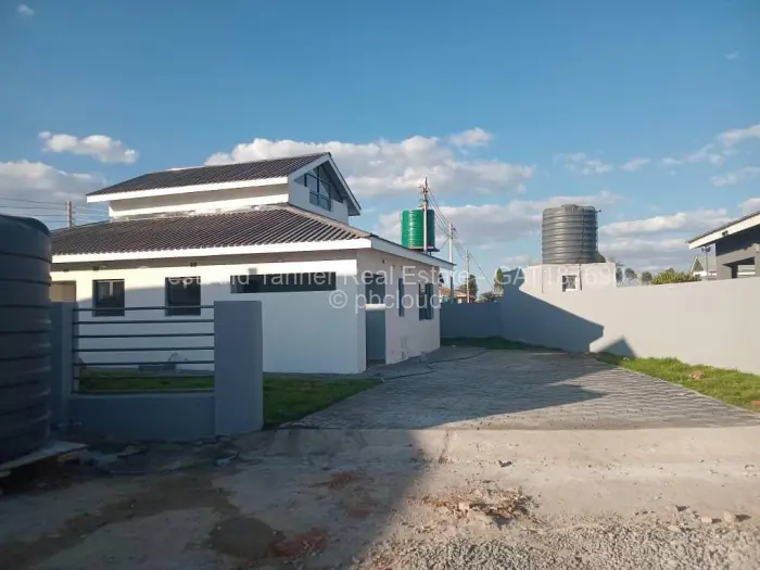 Townhouse/Cluster for Sale in Arlington, Harare
