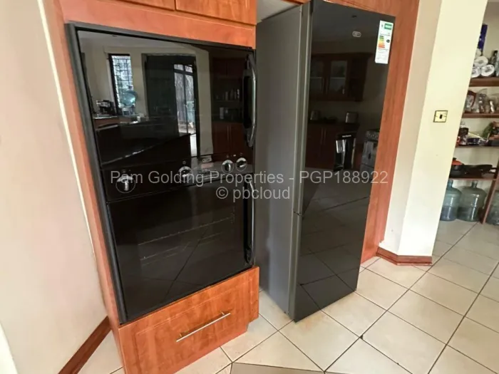 9 Bedroom House to Rent in Borrowdale, Harare