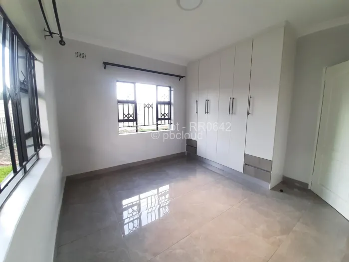 Townhouse/Complex/Cluster to Rent in Waterfalls, Harare