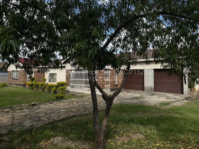 6 Bedroom House for Sale in Lochinvar, Harare