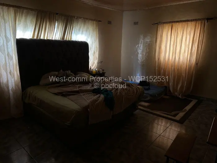 6 Bedroom House for Sale in Lochinvar, Harare