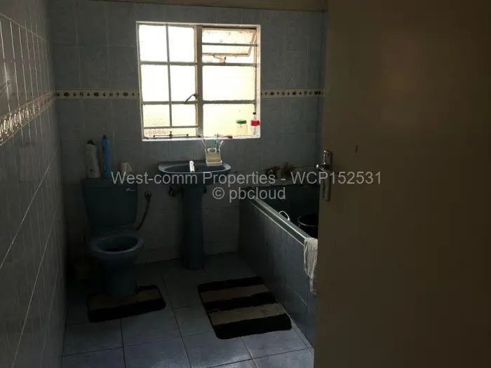 6 Bedroom House for Sale in Lochinvar, Harare