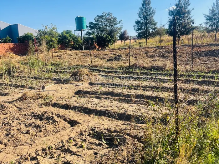 2 Bedroom Cottage/Garden Flat for Sale in Whitecliff, Harare