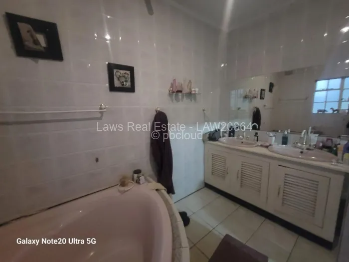 5 Bedroom House to Rent in Borrowdale