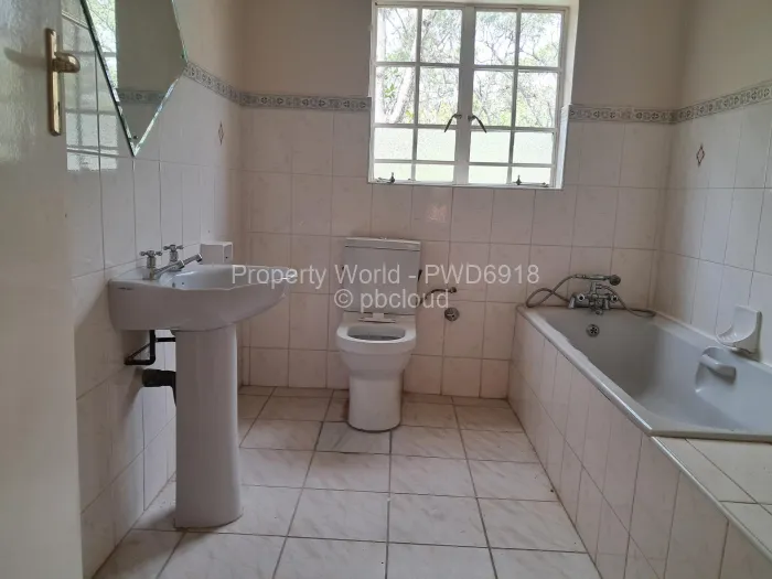 5 Bedroom House to Rent in Glen Lorne, Harare