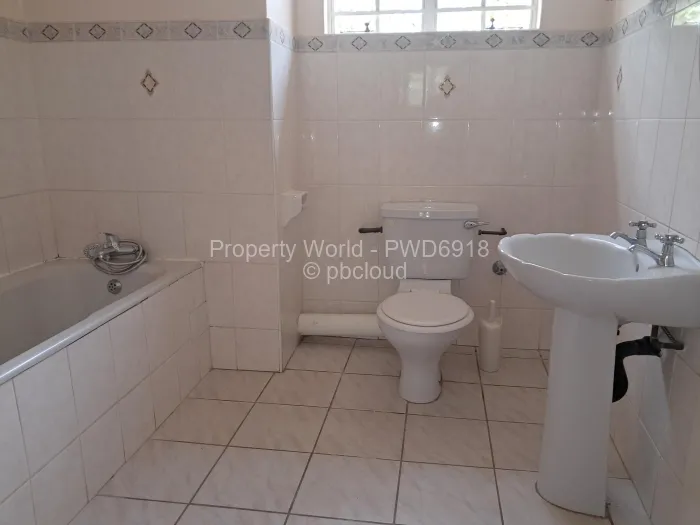 5 Bedroom House to Rent in Glen Lorne, Harare