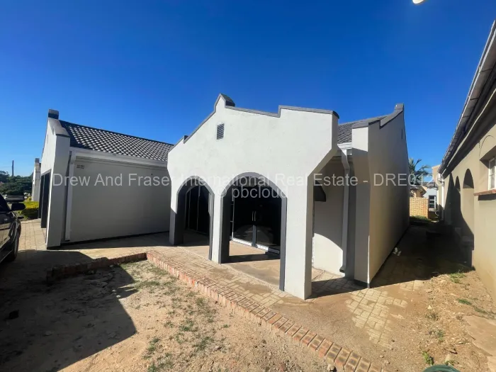 Townhouse/Cluster for Sale in Bluff Hill, Harare
