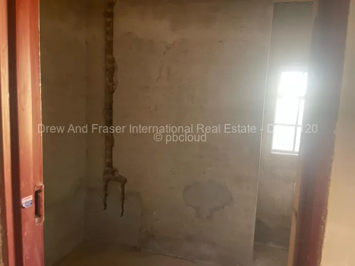 Townhouse/Cluster for Sale in Bluff Hill, Harare