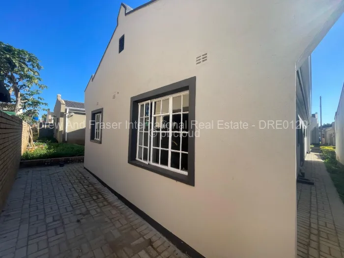 Townhouse/Cluster for Sale in Bluff Hill, Harare
