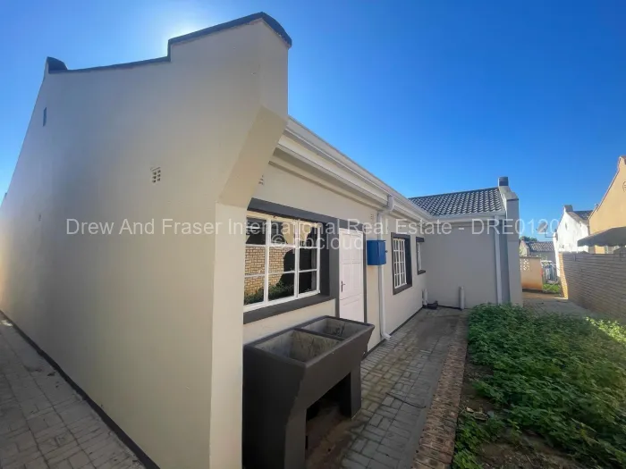 Townhouse/Cluster for Sale in Bluff Hill, Harare
