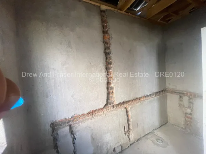 Townhouse/Cluster for Sale in Bluff Hill, Harare