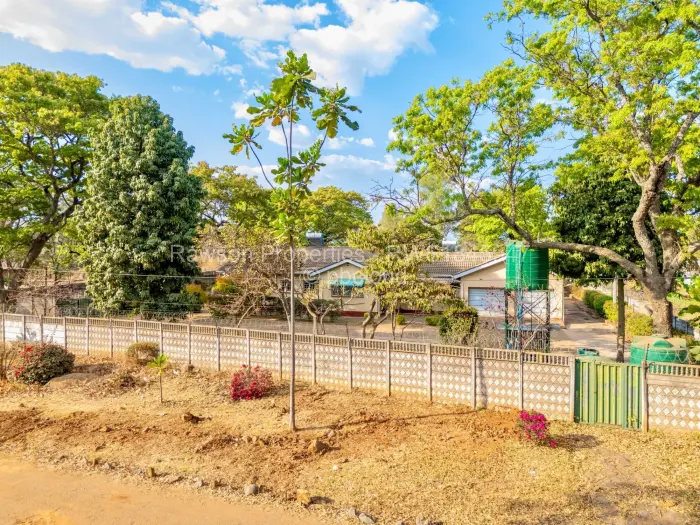 6 Bedroom House for Sale in Tynwald, Harare