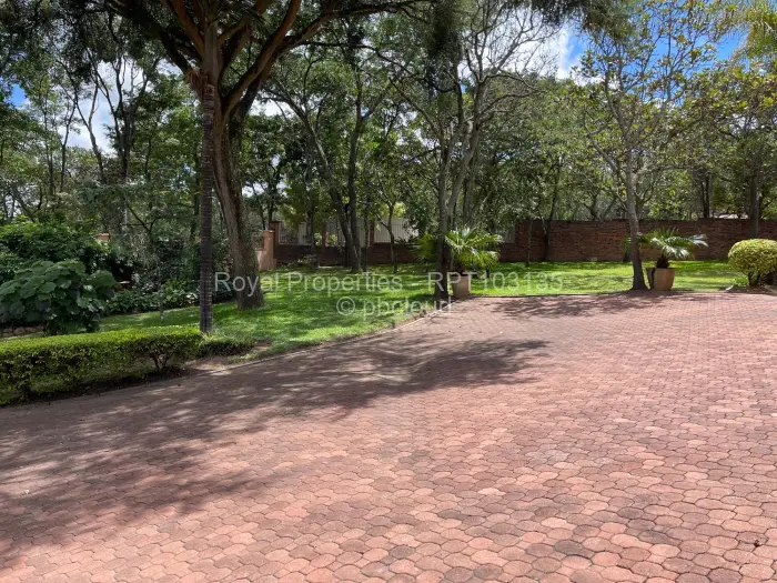 5 Bedroom House for Sale in Glen Lorne, Harare