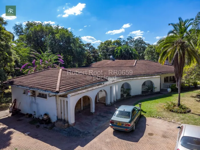 6 Bedroom House for Sale in Newlands, Harare