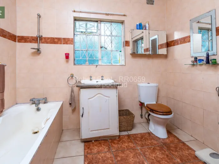 6 Bedroom House for Sale in Newlands, Harare