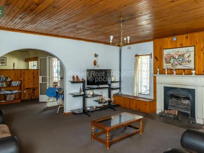 6 Bedroom House for Sale in Newlands, Harare