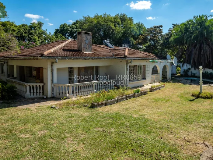 6 Bedroom House for Sale in Newlands, Harare