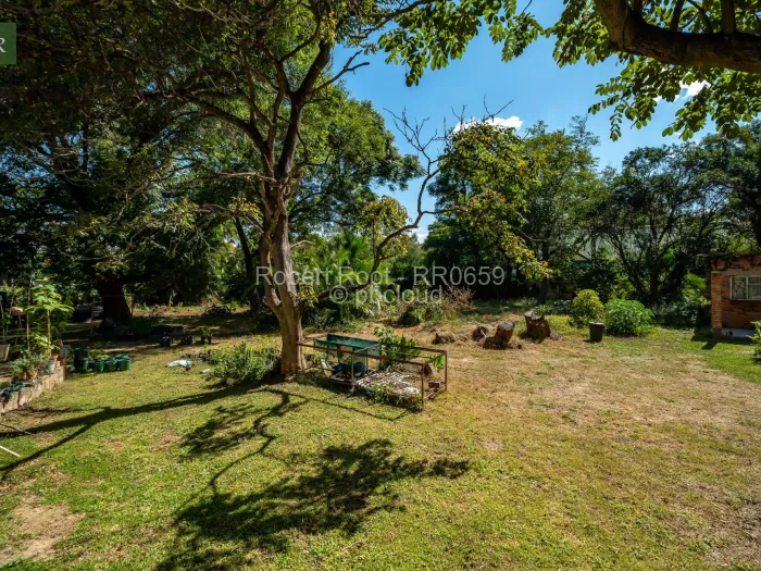 6 Bedroom House for Sale in Newlands, Harare