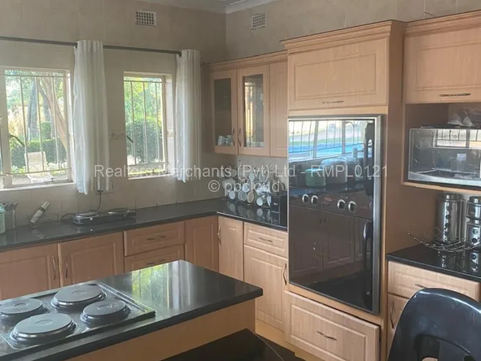4 Bedroom House to Rent in Hatfield