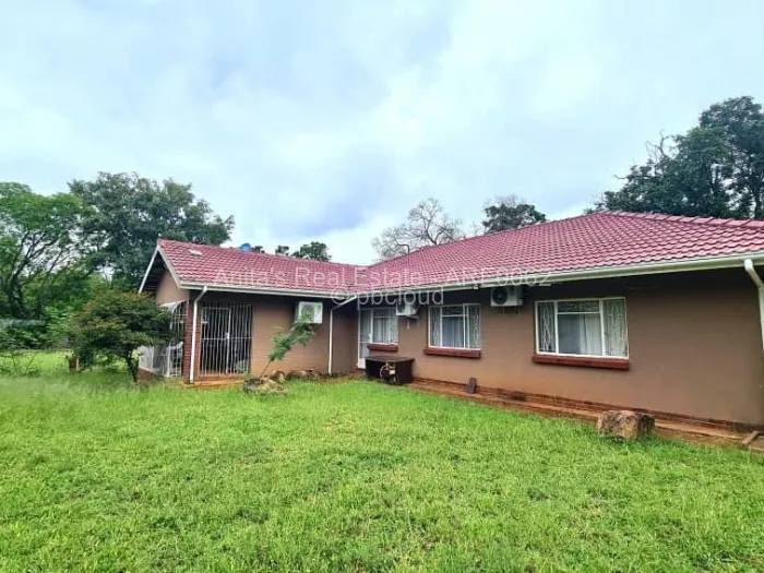 4 Bedroom House for Sale in Burnside, Bulawayo