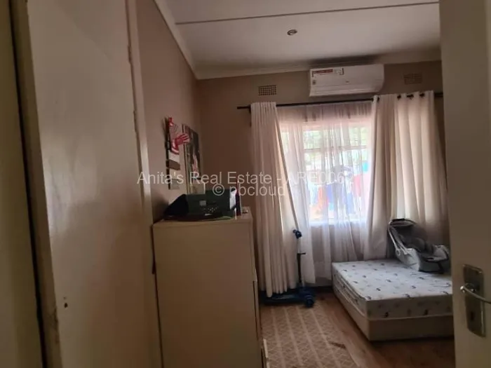 4 Bedroom House for Sale in Burnside, Bulawayo