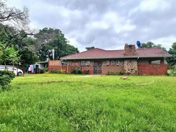 4 Bedroom House for Sale in Burnside, Bulawayo