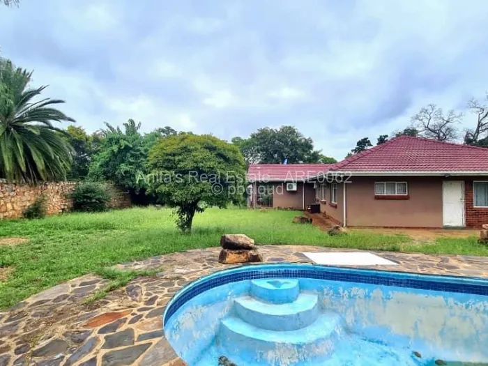4 Bedroom House for Sale in Burnside, Bulawayo