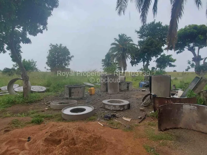 Commercial Stand for Sale in Norton, Norton