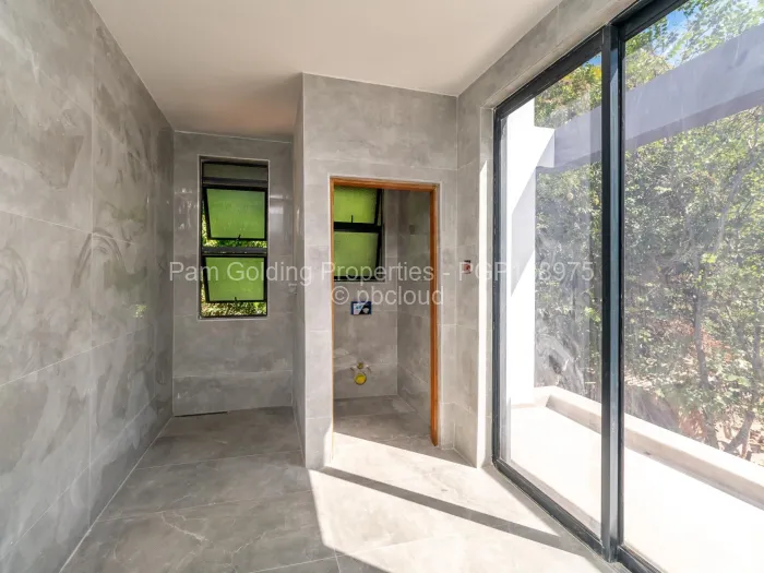 Townhouse/Complex/Cluster for Sale in Highlands, Harare