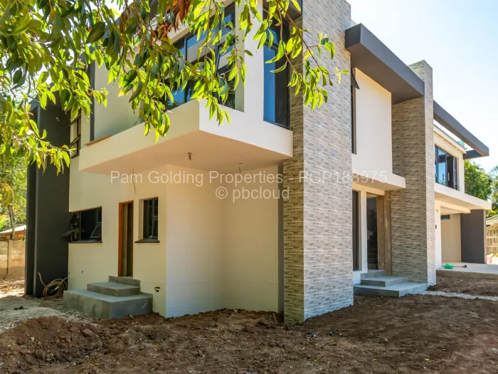 Townhouse/Complex/Cluster for Sale in Highlands, Harare